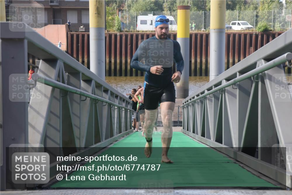 11.08.2024 - GEWOBA Citytriathlon Bremen Lena Gebhardt http://msf.ph/oto/6774787 11.08.2024 10:11:26 Schwimmen 17, 37, 44, 66, 77, 91, 94, 101, 111 meine-sportfotos.de