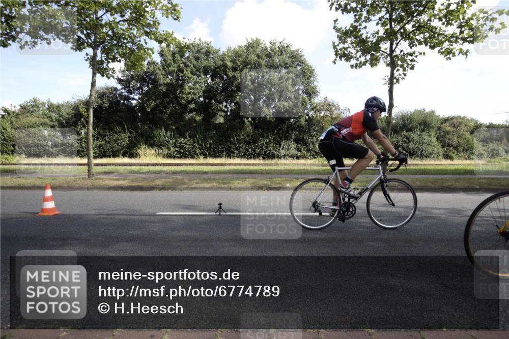 11.08.2024 - GEWOBA Citytriathlon Bremen H.Heesch http://msf.ph/oto/6774789 11.08.2024 10:25:15 Radfahren 28, 81, 83, 104, 113, 114 meine-sportfotos.de