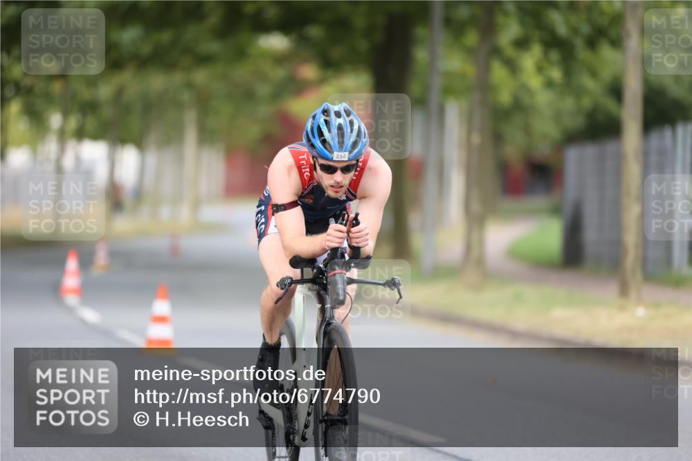 11.08.2024 - GEWOBA Citytriathlon Bremen H.Heesch http://msf.ph/oto/6774790 11.08.2024 11:42:18 Radfahren 834 meine-sportfotos.de