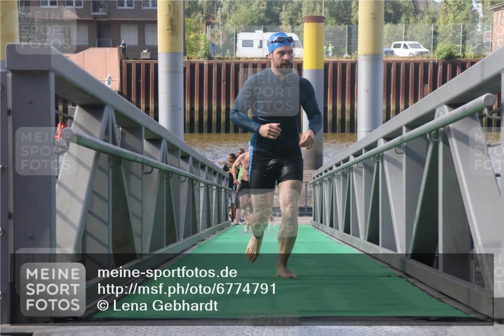 11.08.2024 - GEWOBA Citytriathlon Bremen Lena Gebhardt http://msf.ph/oto/6774791 11.08.2024 10:11:26 Schwimmen 17, 37, 44, 66, 77, 91, 94, 101, 111 meine-sportfotos.de