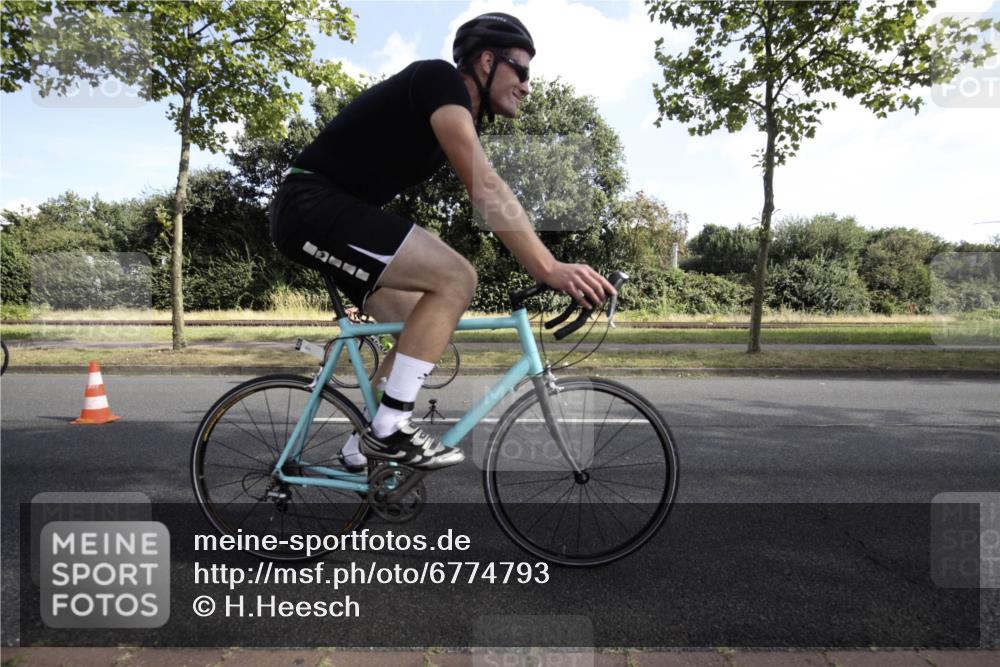 11.08.2024 - GEWOBA Citytriathlon Bremen H.Heesch http://msf.ph/oto/6774793 11.08.2024 10:25:22 Radfahren 28, 81, 83, 104, 113, 114 meine-sportfotos.de