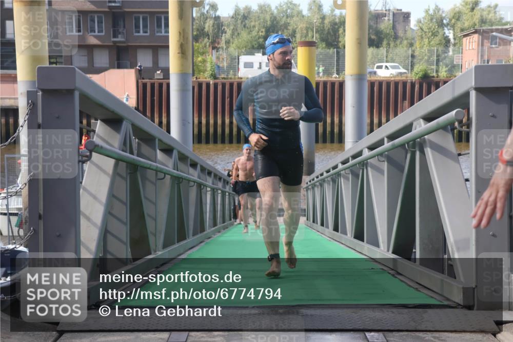 11.08.2024 - GEWOBA Citytriathlon Bremen Lena Gebhardt http://msf.ph/oto/6774794 11.08.2024 10:11:27 Schwimmen 17, 32, 37, 44, 66, 77, 91, 94, 101, 111 meine-sportfotos.de