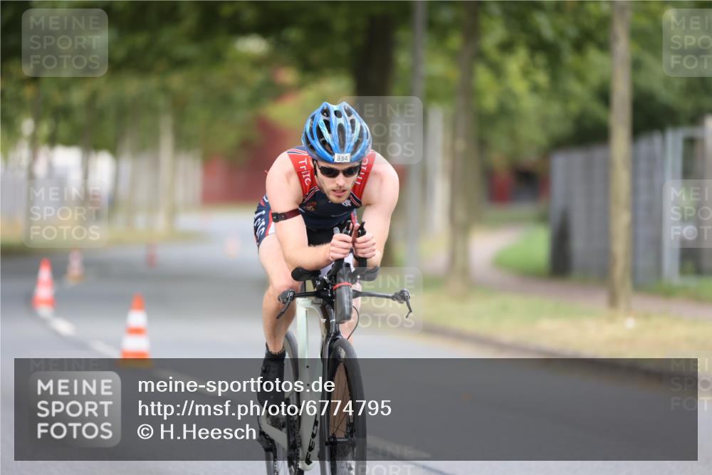 11.08.2024 - GEWOBA Citytriathlon Bremen H.Heesch http://msf.ph/oto/6774795 11.08.2024 11:42:18 Radfahren 834 meine-sportfotos.de