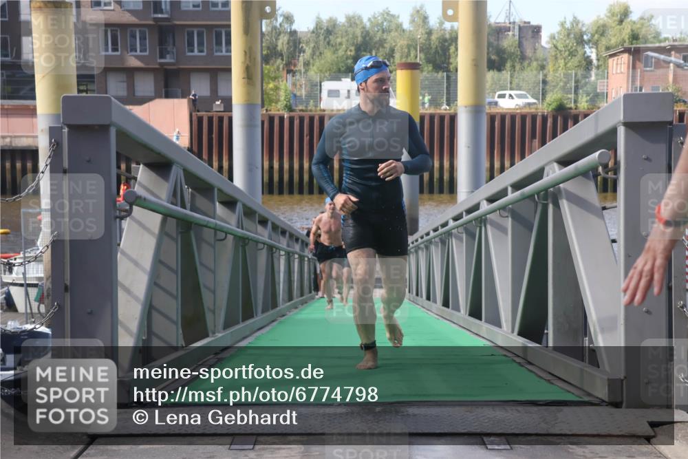 11.08.2024 - GEWOBA Citytriathlon Bremen Lena Gebhardt http://msf.ph/oto/6774798 11.08.2024 10:11:27 Schwimmen 17, 32, 37, 44, 66, 77, 91, 94, 101, 111 meine-sportfotos.de