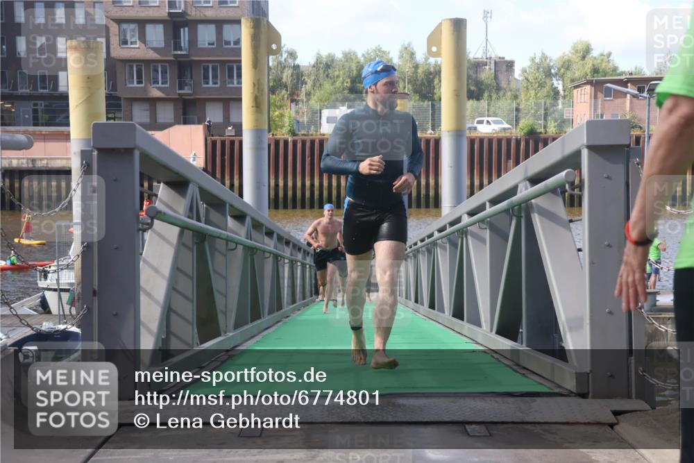11.08.2024 - GEWOBA Citytriathlon Bremen Lena Gebhardt http://msf.ph/oto/6774801 11.08.2024 10:11:27 Schwimmen 17, 32, 37, 44, 66, 77, 91, 94, 101, 111 meine-sportfotos.de