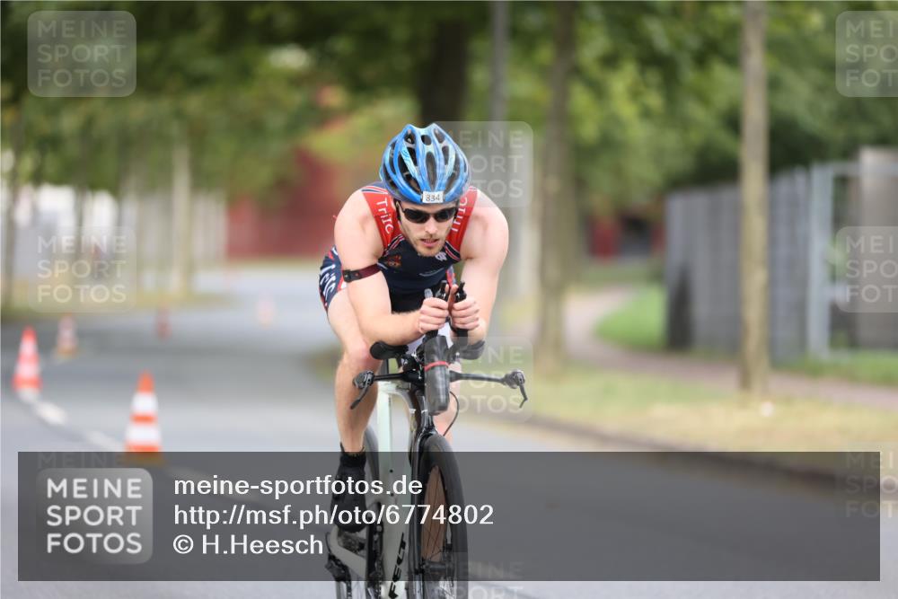 11.08.2024 - GEWOBA Citytriathlon Bremen H.Heesch http://msf.ph/oto/6774802 11.08.2024 11:42:18 Radfahren 834 meine-sportfotos.de
