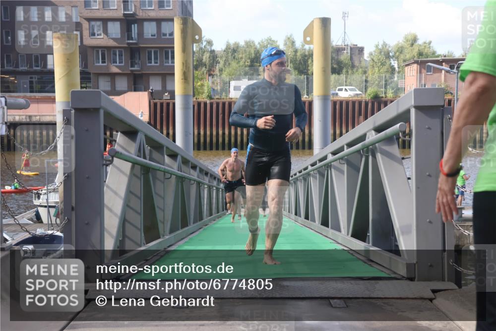 11.08.2024 - GEWOBA Citytriathlon Bremen Lena Gebhardt http://msf.ph/oto/6774805 11.08.2024 10:11:27 Schwimmen 17, 32, 37, 44, 66, 77, 91, 94, 101, 111 meine-sportfotos.de