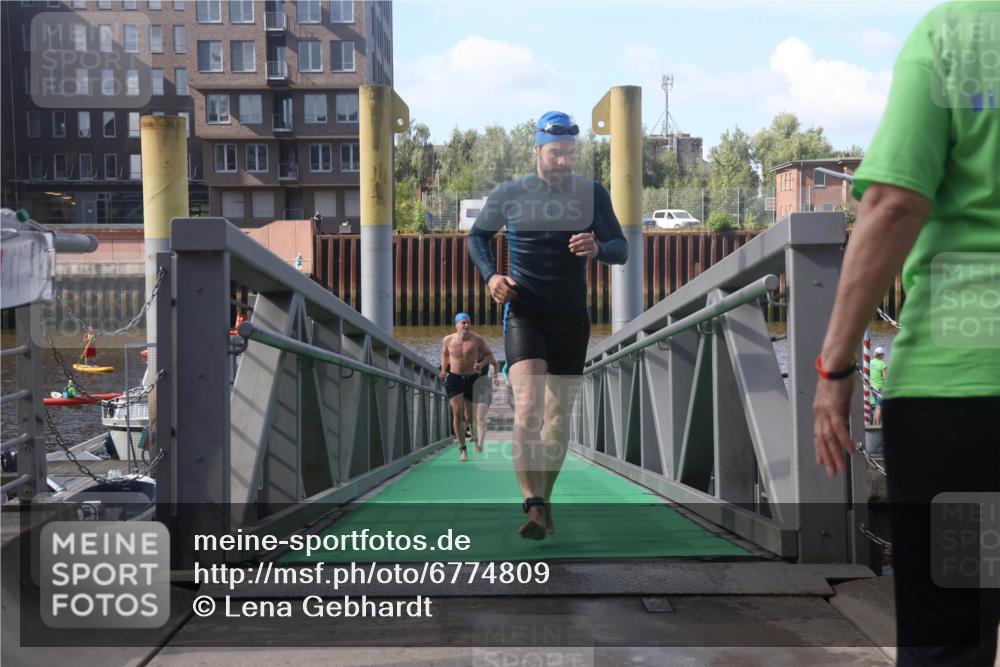 11.08.2024 - GEWOBA Citytriathlon Bremen Lena Gebhardt http://msf.ph/oto/6774809 11.08.2024 10:11:27 Schwimmen 17, 32, 37, 44, 66, 77, 91, 94, 101, 111 meine-sportfotos.de