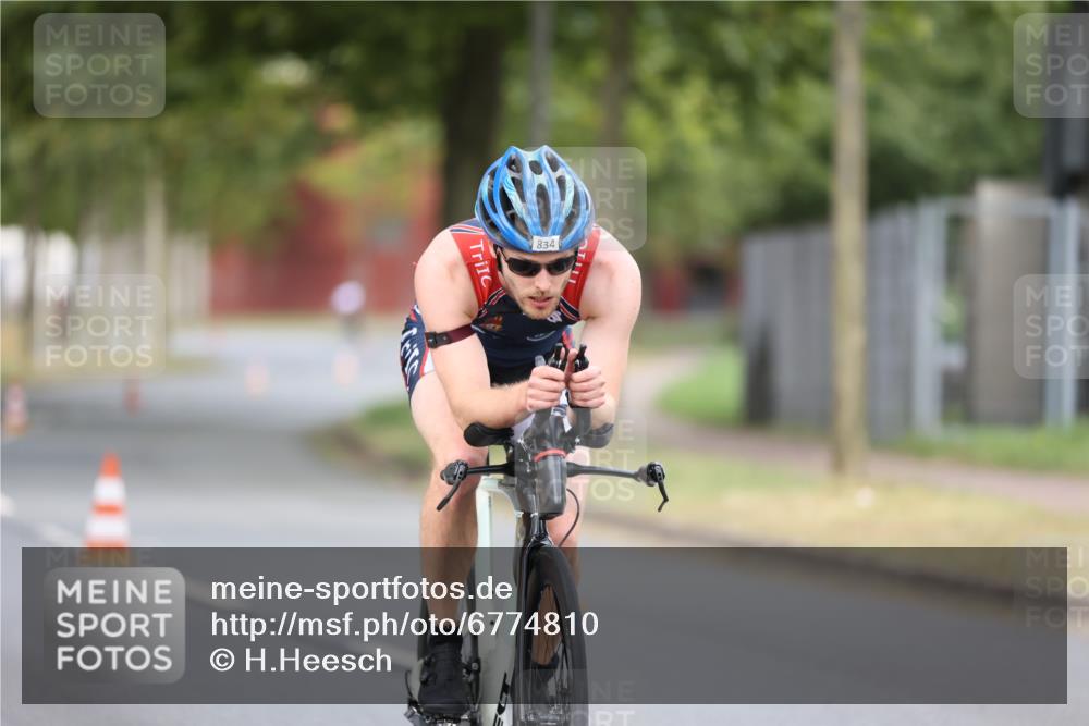 11.08.2024 - GEWOBA Citytriathlon Bremen H.Heesch http://msf.ph/oto/6774810 11.08.2024 11:42:18 Radfahren 834 meine-sportfotos.de
