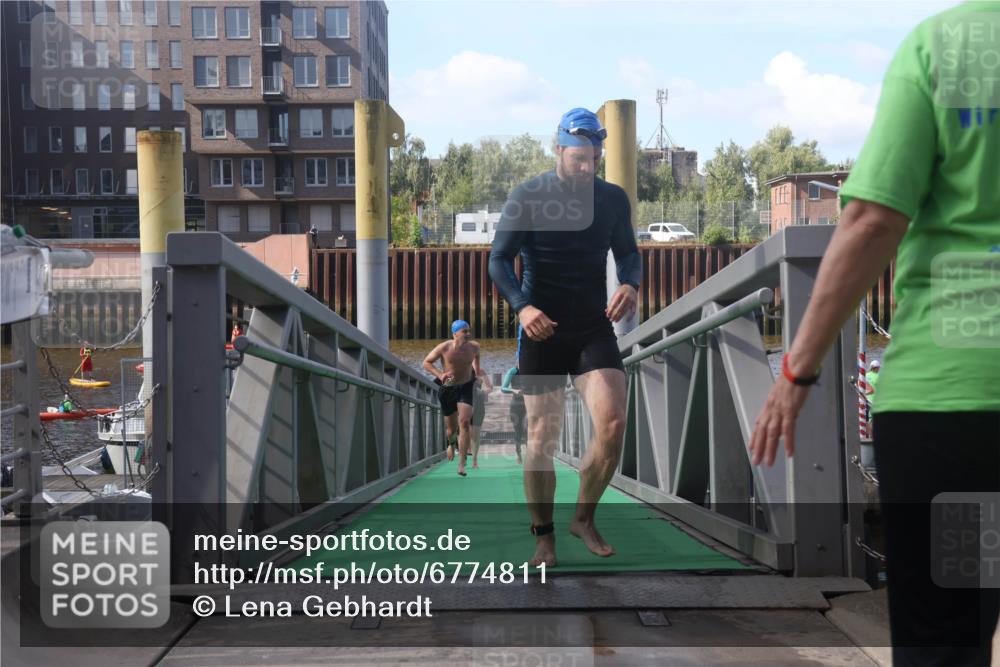 11.08.2024 - GEWOBA Citytriathlon Bremen Lena Gebhardt http://msf.ph/oto/6774811 11.08.2024 10:11:28 Schwimmen 17, 32, 37, 44, 66, 77, 91, 94, 101, 111 meine-sportfotos.de