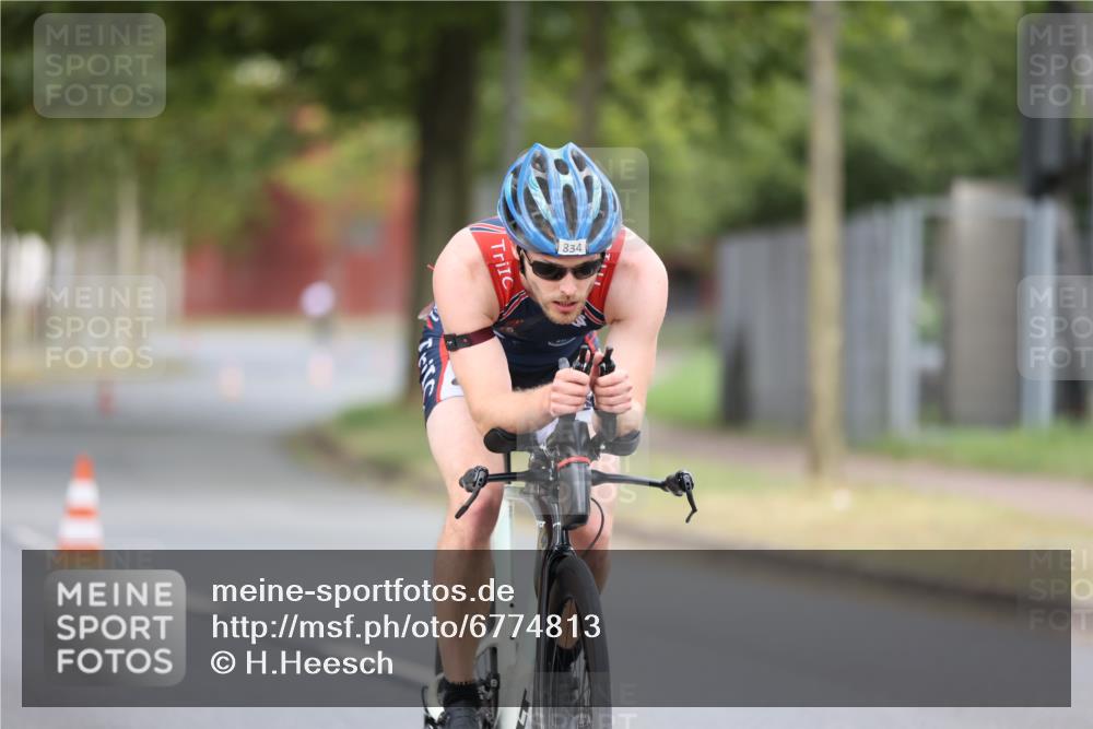 11.08.2024 - GEWOBA Citytriathlon Bremen H.Heesch http://msf.ph/oto/6774813 11.08.2024 11:42:18 Radfahren 834 meine-sportfotos.de