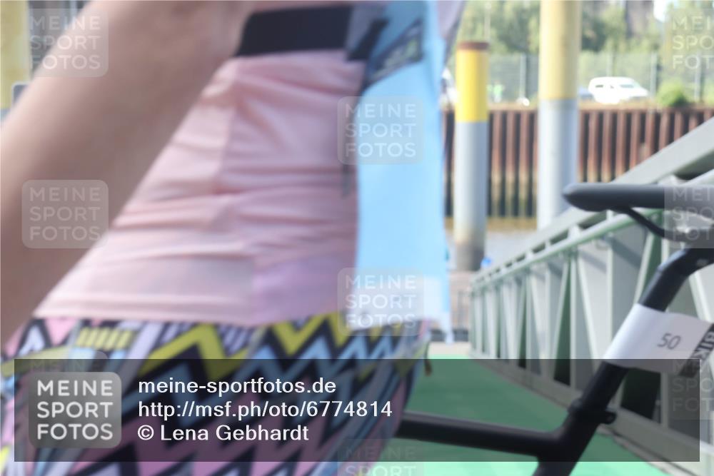 11.08.2024 - GEWOBA Citytriathlon Bremen Lena Gebhardt http://msf.ph/oto/6774814 11.08.2024 10:11:30 Schwimmen 17, 32, 37, 44, 66, 77, 91, 94, 101, 111 meine-sportfotos.de
