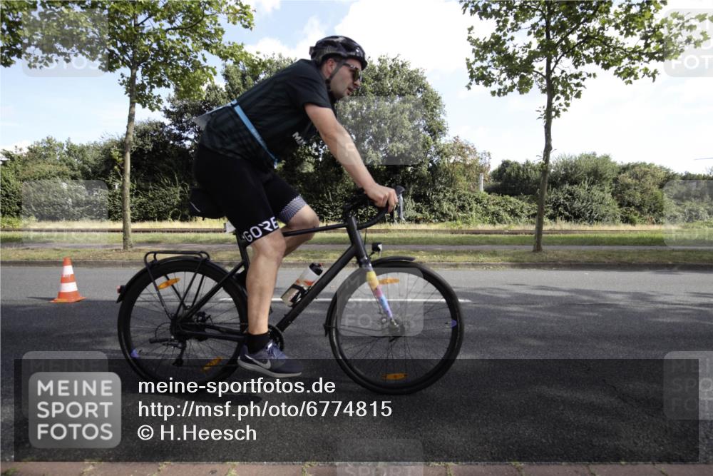 11.08.2024 - GEWOBA Citytriathlon Bremen H.Heesch http://msf.ph/oto/6774815 11.08.2024 10:25:56 Radfahren 12, 36, 54, 93 meine-sportfotos.de