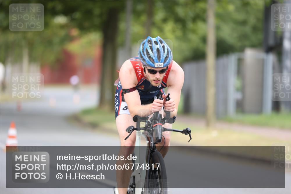 11.08.2024 - GEWOBA Citytriathlon Bremen H.Heesch http://msf.ph/oto/6774817 11.08.2024 11:42:18 Radfahren 834 meine-sportfotos.de