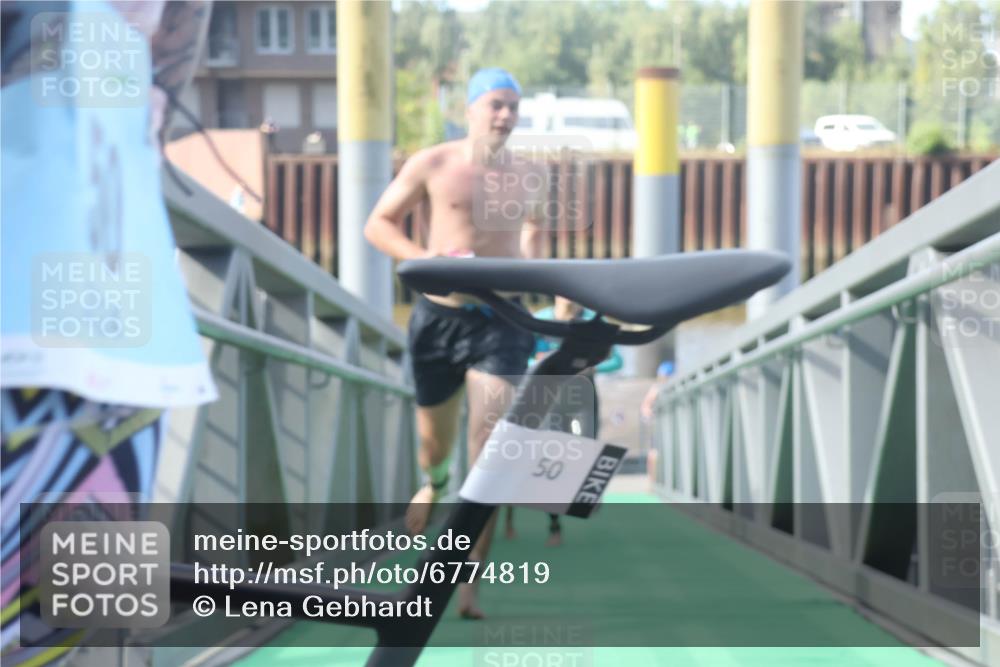 11.08.2024 - GEWOBA Citytriathlon Bremen Lena Gebhardt http://msf.ph/oto/6774819 11.08.2024 10:11:30 Schwimmen 17, 32, 37, 44, 66, 77, 91, 94, 101, 111 meine-sportfotos.de