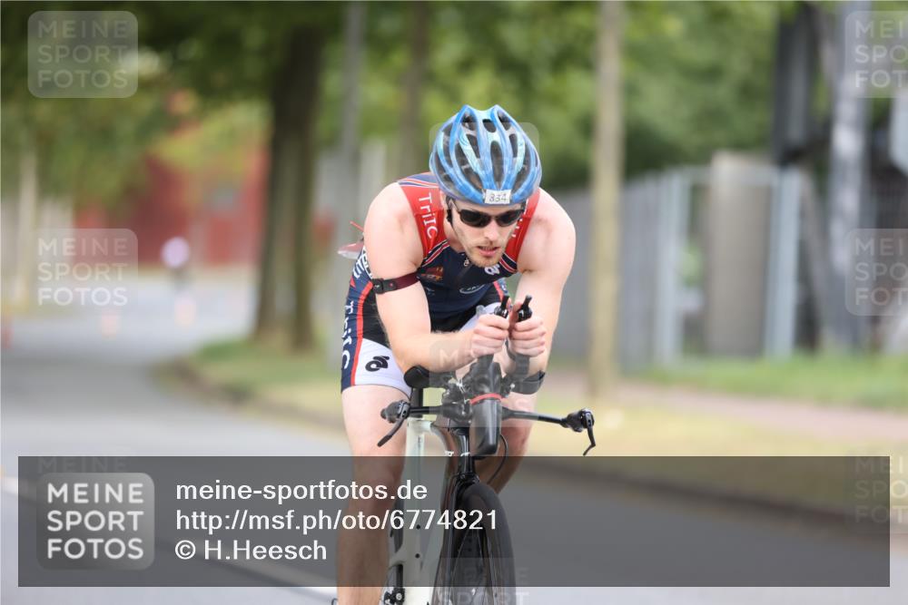 11.08.2024 - GEWOBA Citytriathlon Bremen H.Heesch http://msf.ph/oto/6774821 11.08.2024 11:42:18 Radfahren 834 meine-sportfotos.de