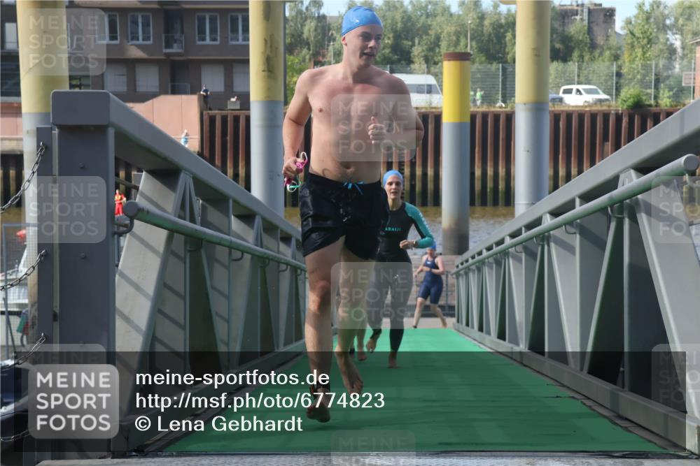 11.08.2024 - GEWOBA Citytriathlon Bremen Lena Gebhardt http://msf.ph/oto/6774823 11.08.2024 10:11:30 Schwimmen 17, 32, 37, 44, 66, 77, 91, 94, 101, 111 meine-sportfotos.de