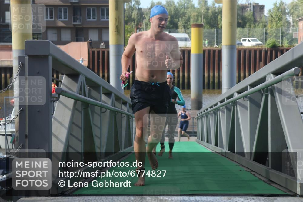 11.08.2024 - GEWOBA Citytriathlon Bremen Lena Gebhardt http://msf.ph/oto/6774827 11.08.2024 10:11:30 Schwimmen 17, 32, 37, 44, 66, 77, 91, 94, 101, 111 meine-sportfotos.de