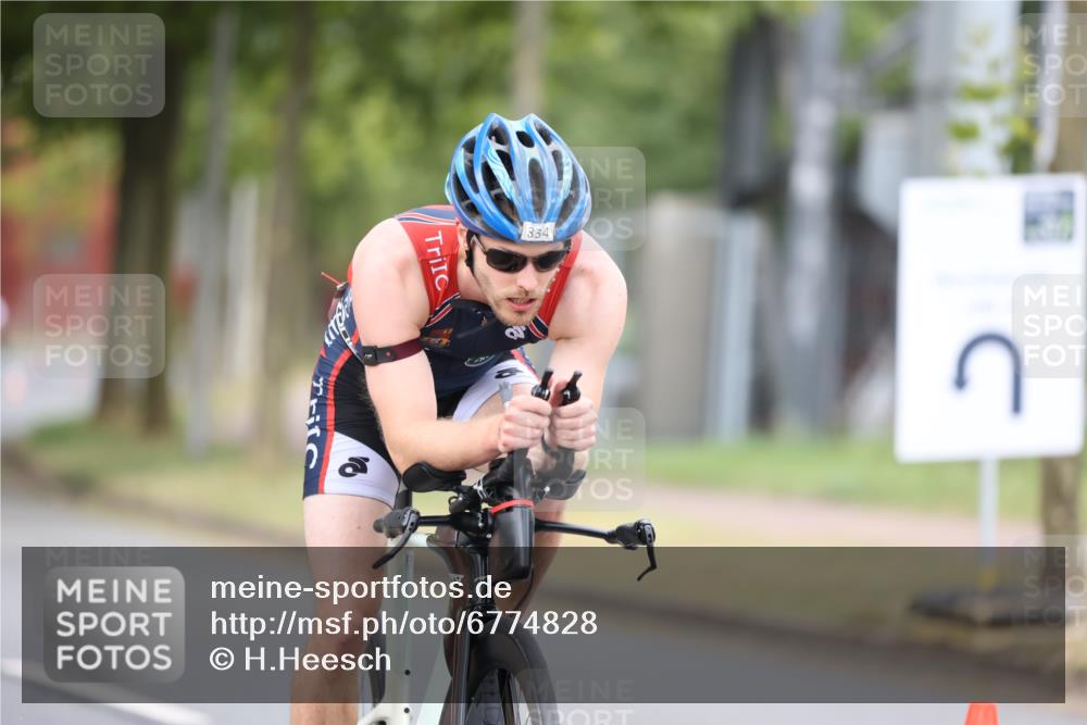 11.08.2024 - GEWOBA Citytriathlon Bremen H.Heesch http://msf.ph/oto/6774828 11.08.2024 11:42:18 Radfahren 834 meine-sportfotos.de