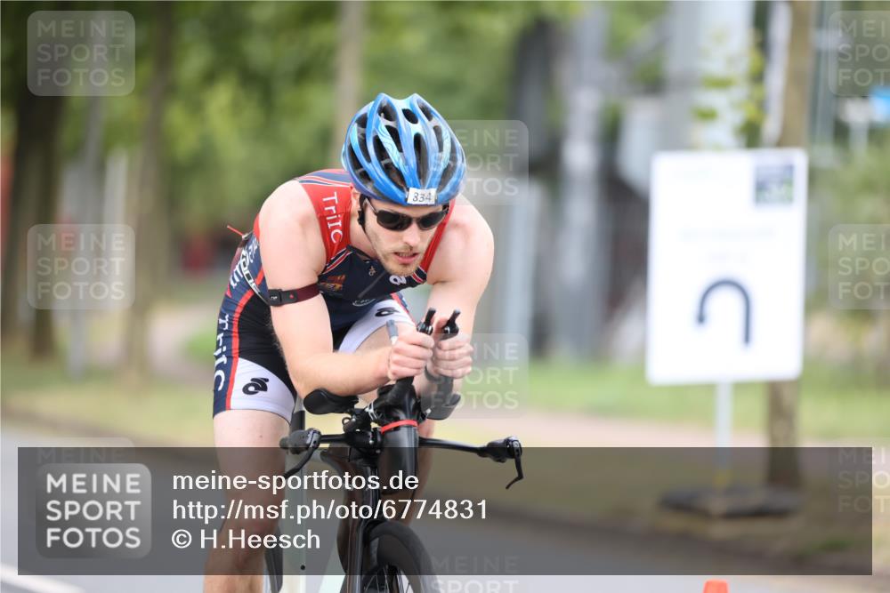 11.08.2024 - GEWOBA Citytriathlon Bremen H.Heesch http://msf.ph/oto/6774831 11.08.2024 11:42:18 Radfahren 834 meine-sportfotos.de