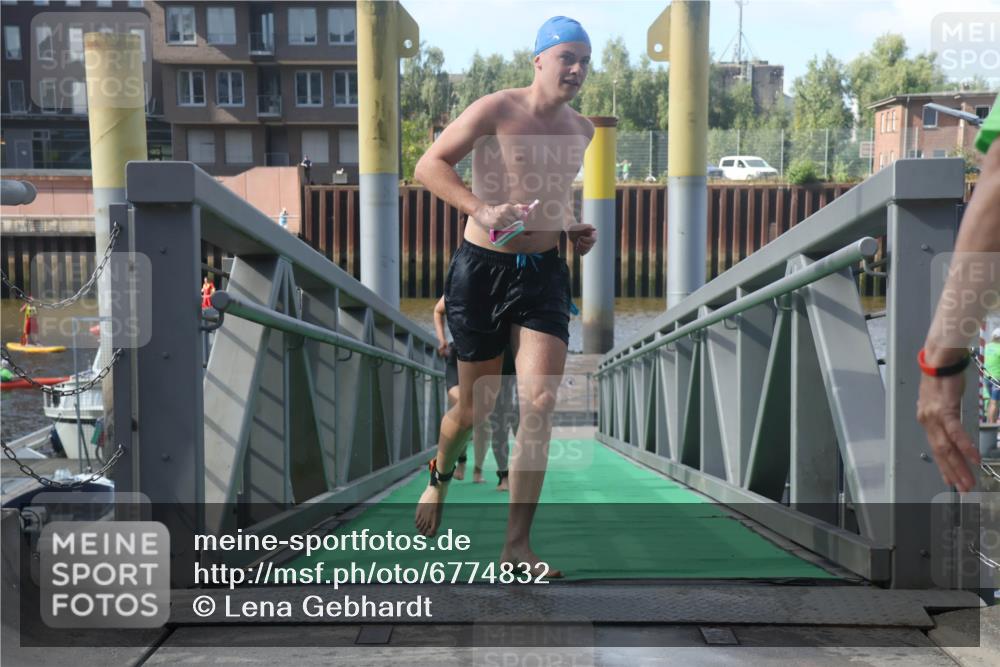 11.08.2024 - GEWOBA Citytriathlon Bremen Lena Gebhardt http://msf.ph/oto/6774832 11.08.2024 10:11:30 Schwimmen 17, 32, 37, 44, 66, 77, 91, 94, 101, 111 meine-sportfotos.de