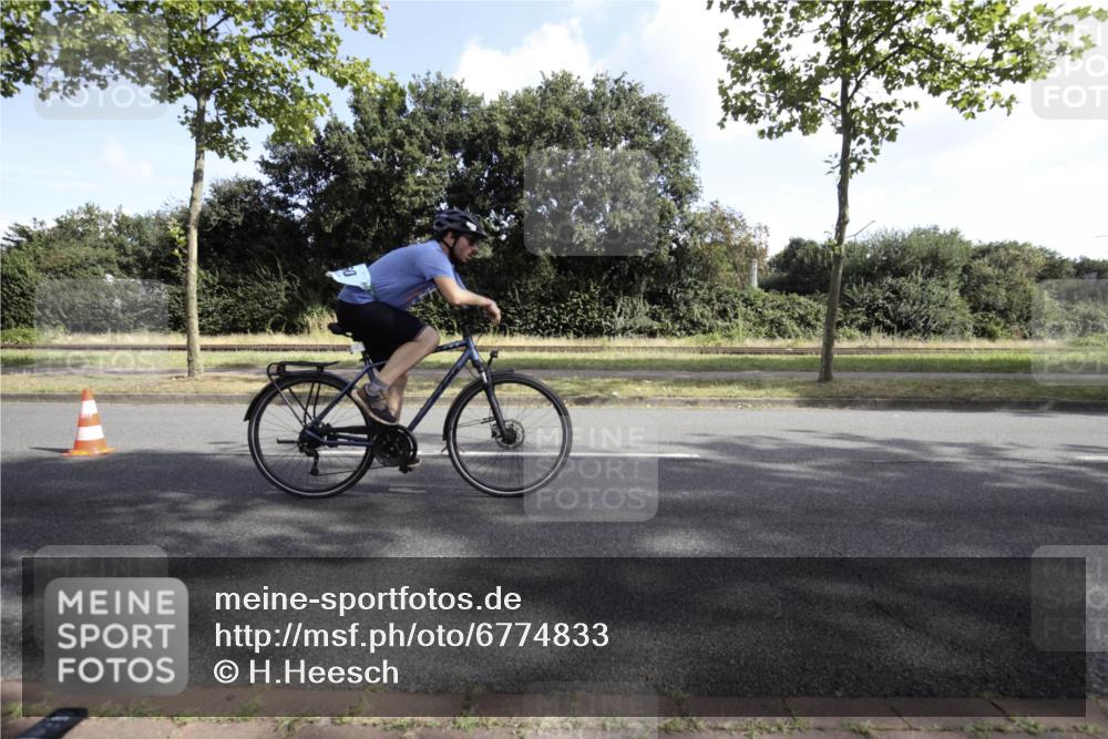 11.08.2024 - GEWOBA Citytriathlon Bremen H.Heesch http://msf.ph/oto/6774833 11.08.2024 10:27:51 Radfahren 14, 100, 115 meine-sportfotos.de