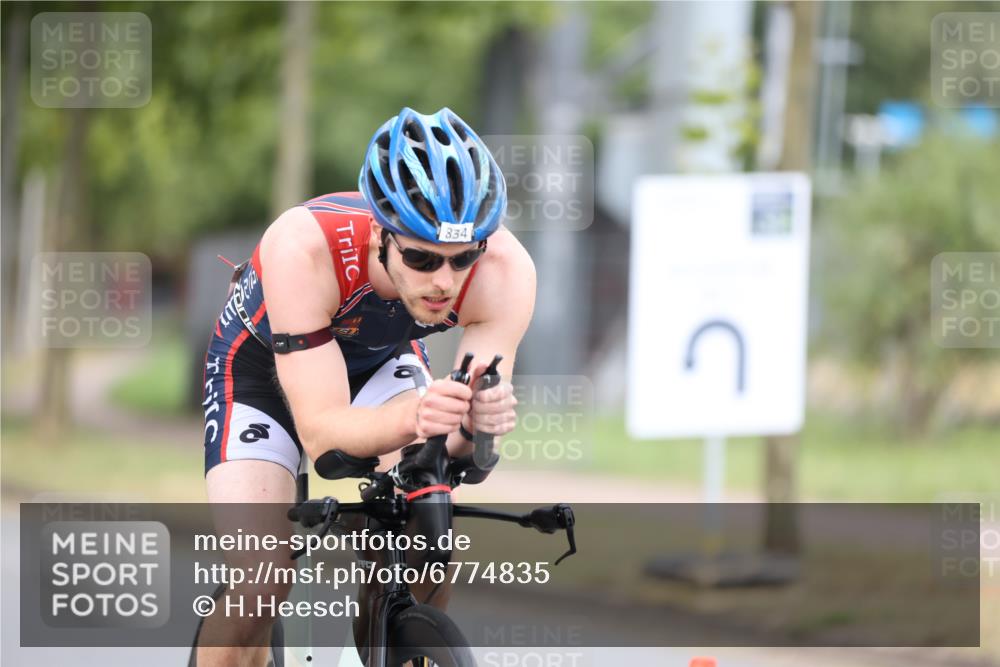 11.08.2024 - GEWOBA Citytriathlon Bremen H.Heesch http://msf.ph/oto/6774835 11.08.2024 11:42:19 Radfahren 834 meine-sportfotos.de