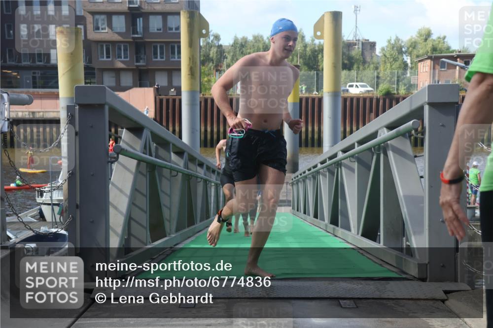 11.08.2024 - GEWOBA Citytriathlon Bremen Lena Gebhardt http://msf.ph/oto/6774836 11.08.2024 10:11:30 Schwimmen 17, 32, 37, 44, 66, 77, 91, 94, 101, 111 meine-sportfotos.de