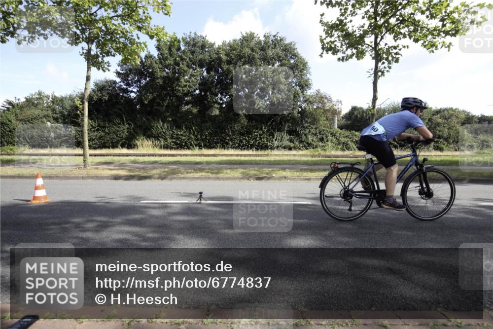 11.08.2024 - GEWOBA Citytriathlon Bremen H.Heesch http://msf.ph/oto/6774837 11.08.2024 10:27:51 Radfahren 14, 100, 115 meine-sportfotos.de