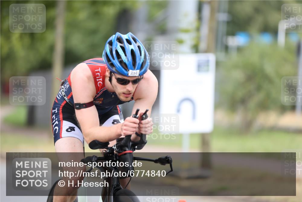 11.08.2024 - GEWOBA Citytriathlon Bremen H.Heesch http://msf.ph/oto/6774840 11.08.2024 11:42:19 Radfahren 834 meine-sportfotos.de
