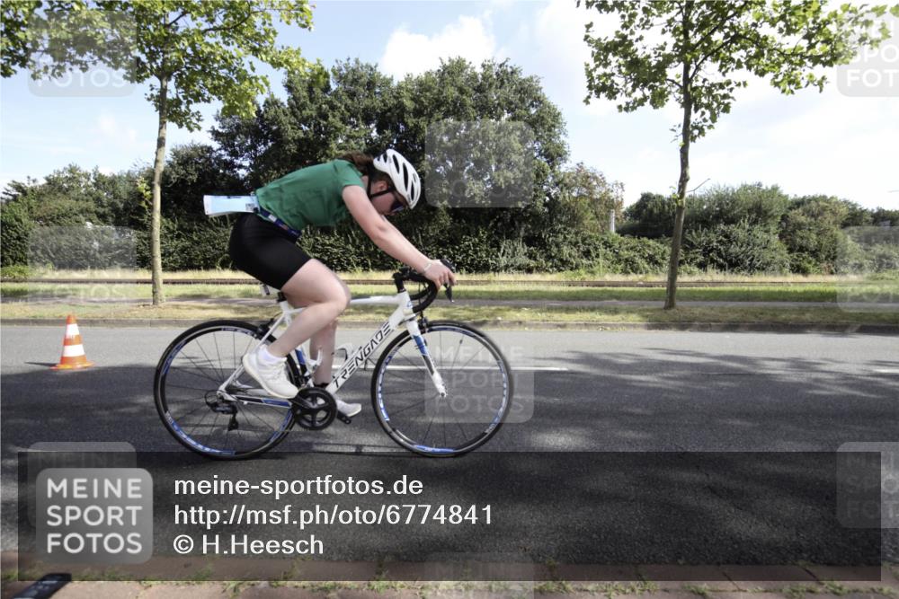 11.08.2024 - GEWOBA Citytriathlon Bremen H.Heesch http://msf.ph/oto/6774841 11.08.2024 10:28:07 Radfahren 14, 90 meine-sportfotos.de