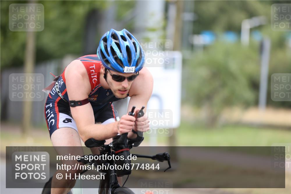 11.08.2024 - GEWOBA Citytriathlon Bremen H.Heesch http://msf.ph/oto/6774844 11.08.2024 11:42:19 Radfahren 834 meine-sportfotos.de