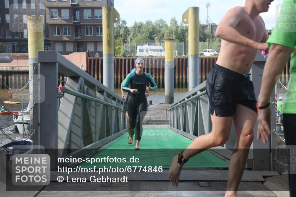 11.08.2024 - GEWOBA Citytriathlon Bremen Lena Gebhardt http://msf.ph/oto/6774846 11.08.2024 10:11:31 Schwimmen 17, 32, 35, 44, 66, 77, 91, 94, 101, 111 meine-sportfotos.de