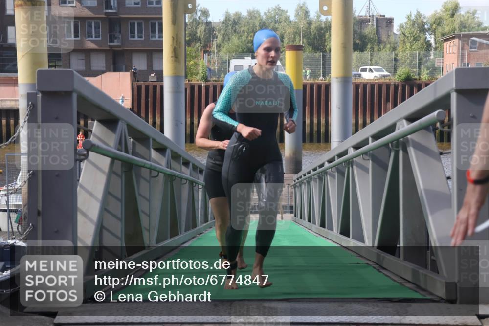 11.08.2024 - GEWOBA Citytriathlon Bremen Lena Gebhardt http://msf.ph/oto/6774847 11.08.2024 10:11:32 Schwimmen 32, 35, 44, 66, 77, 91, 94, 101, 111 meine-sportfotos.de