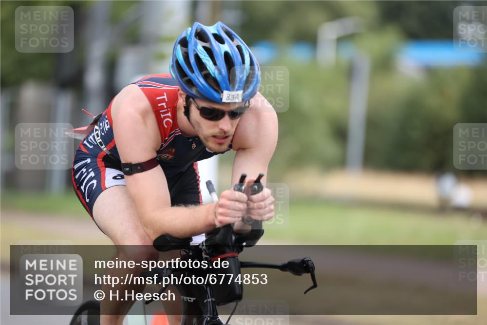 11.08.2024 - GEWOBA Citytriathlon Bremen H.Heesch http://msf.ph/oto/6774853 11.08.2024 11:42:19 Radfahren 834 meine-sportfotos.de