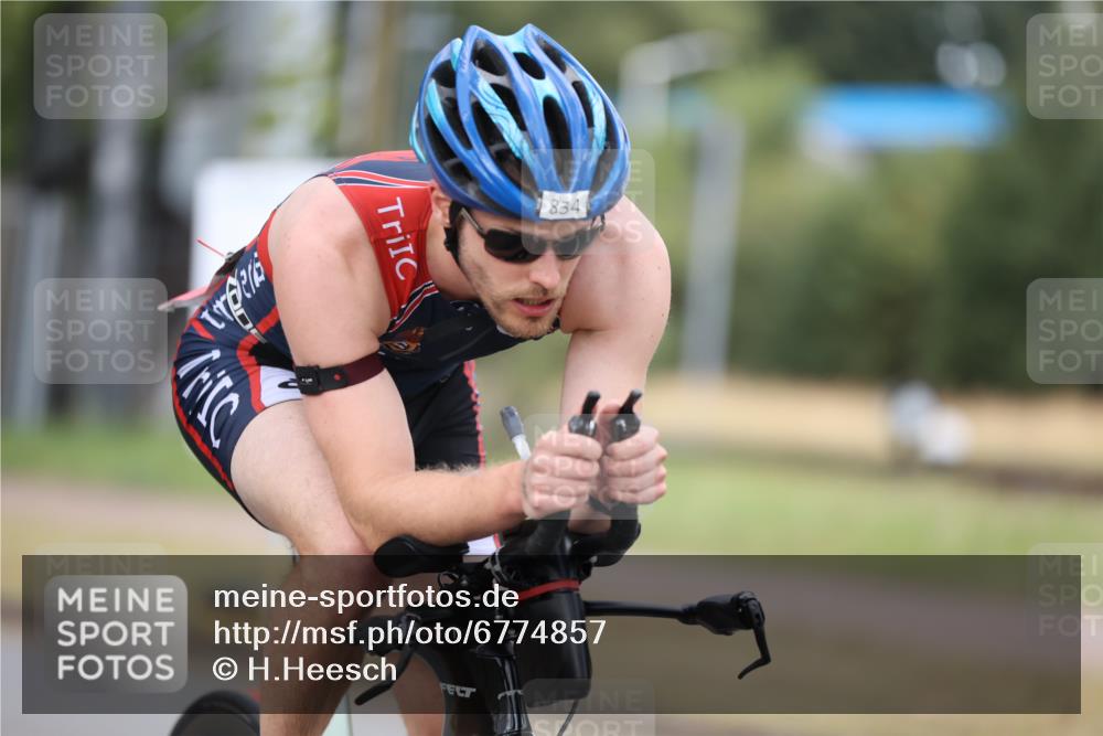 11.08.2024 - GEWOBA Citytriathlon Bremen H.Heesch http://msf.ph/oto/6774857 11.08.2024 11:42:19 Radfahren 834 meine-sportfotos.de