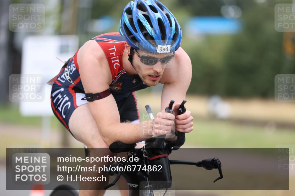 11.08.2024 - GEWOBA Citytriathlon Bremen H.Heesch http://msf.ph/oto/6774862 11.08.2024 11:42:19 Radfahren 834 meine-sportfotos.de