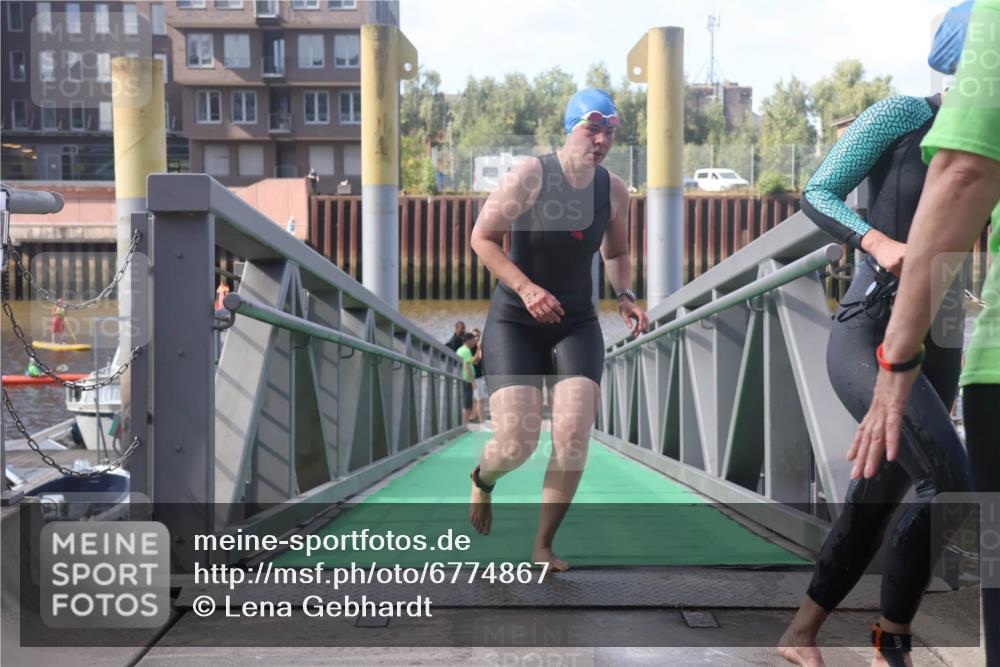 11.08.2024 - GEWOBA Citytriathlon Bremen Lena Gebhardt http://msf.ph/oto/6774867 11.08.2024 10:11:33 Schwimmen 2, 32, 35, 44, 66, 91, 94, 101, 111 meine-sportfotos.de