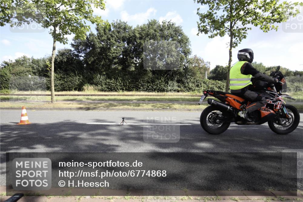 11.08.2024 - GEWOBA Citytriathlon Bremen H.Heesch http://msf.ph/oto/6774868 11.08.2024 10:33:15 Radfahren 46, 85 meine-sportfotos.de