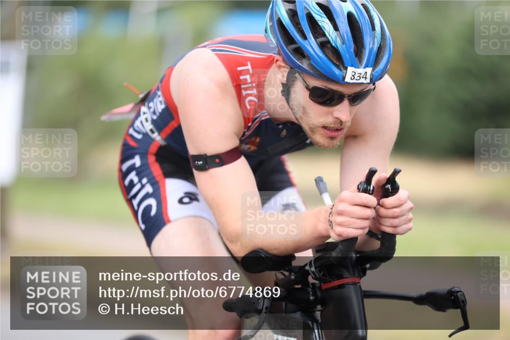 11.08.2024 - GEWOBA Citytriathlon Bremen H.Heesch http://msf.ph/oto/6774869 11.08.2024 11:42:19 Radfahren 834 meine-sportfotos.de