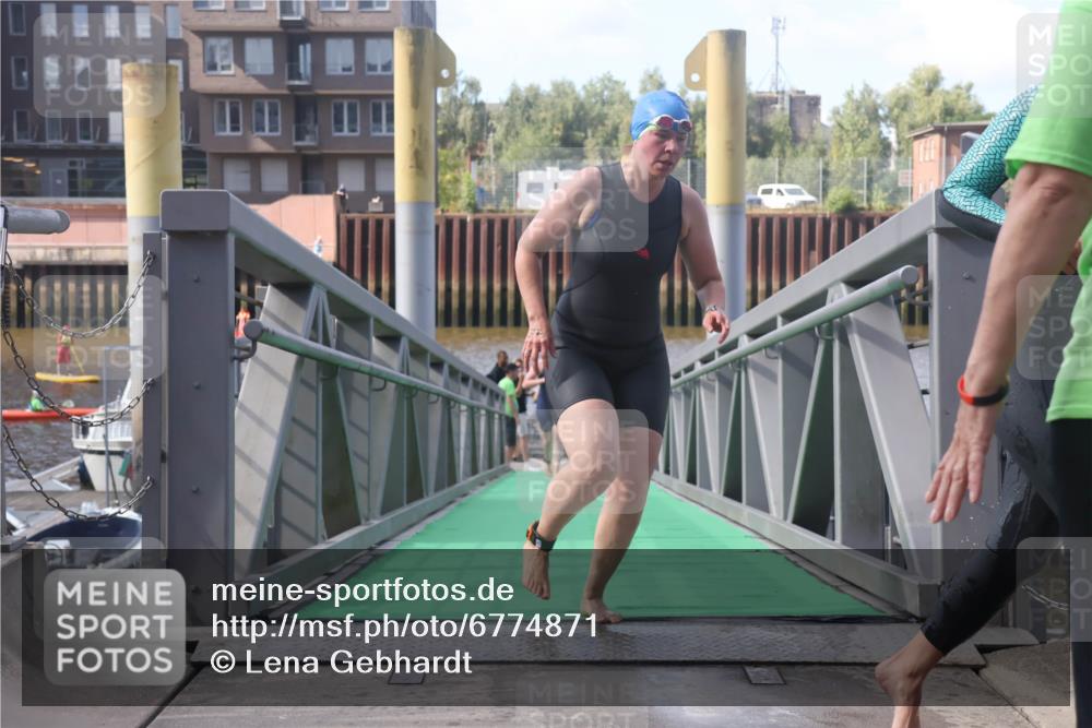 11.08.2024 - GEWOBA Citytriathlon Bremen Lena Gebhardt http://msf.ph/oto/6774871 11.08.2024 10:11:33 Schwimmen 2, 32, 35, 44, 66, 91, 94, 101, 111 meine-sportfotos.de