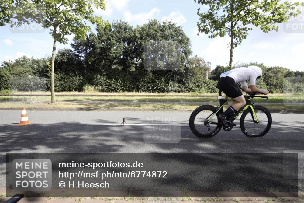 11.08.2024 - GEWOBA Citytriathlon Bremen H.Heesch http://msf.ph/oto/6774872 11.08.2024 10:33:22 Radfahren 46, 85 meine-sportfotos.de