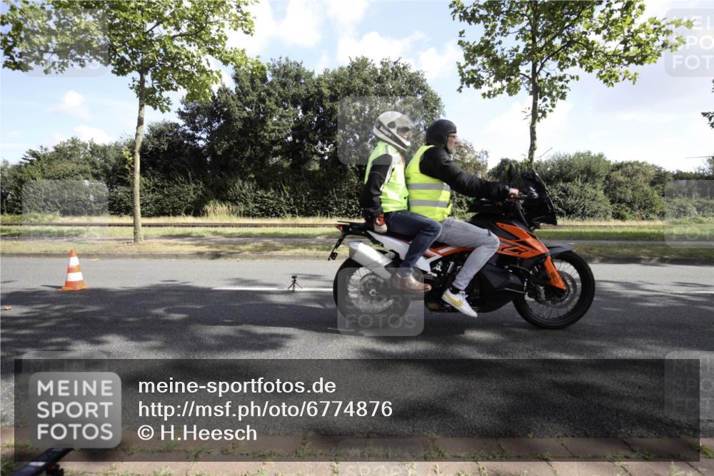 11.08.2024 - GEWOBA Citytriathlon Bremen H.Heesch http://msf.ph/oto/6774876 11.08.2024 10:34:15 Radfahren  meine-sportfotos.de