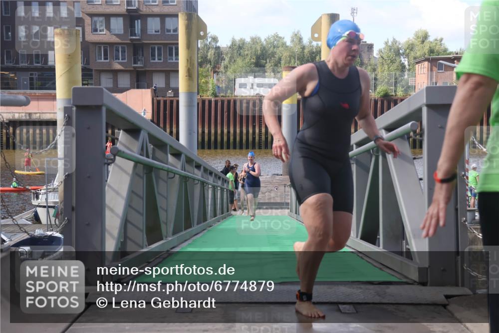 11.08.2024 - GEWOBA Citytriathlon Bremen Lena Gebhardt http://msf.ph/oto/6774879 11.08.2024 10:11:34 Schwimmen 2, 18, 32, 35, 44, 66, 91, 94, 101, 111 meine-sportfotos.de