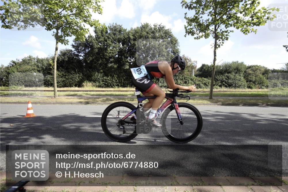 11.08.2024 - GEWOBA Citytriathlon Bremen H.Heesch http://msf.ph/oto/6774880 11.08.2024 10:34:30 Radfahren 105 meine-sportfotos.de