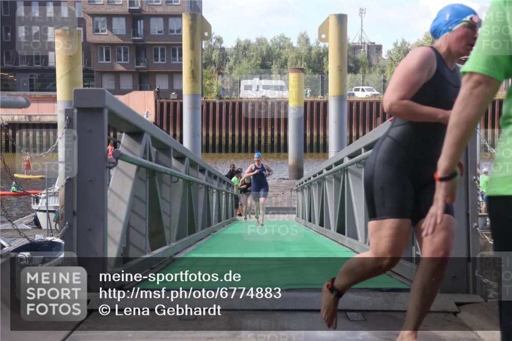 11.08.2024 - GEWOBA Citytriathlon Bremen Lena Gebhardt http://msf.ph/oto/6774883 11.08.2024 10:11:34 Schwimmen 2, 18, 32, 35, 44, 66, 91, 94, 101, 111 meine-sportfotos.de