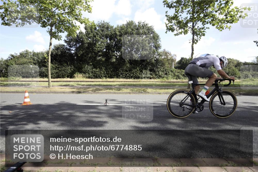11.08.2024 - GEWOBA Citytriathlon Bremen H.Heesch http://msf.ph/oto/6774885 11.08.2024 10:34:59 Radfahren  meine-sportfotos.de