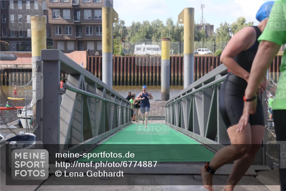11.08.2024 - GEWOBA Citytriathlon Bremen Lena Gebhardt http://msf.ph/oto/6774887 11.08.2024 10:11:34 Schwimmen 2, 18, 32, 35, 44, 66, 91, 94, 101, 111 meine-sportfotos.de