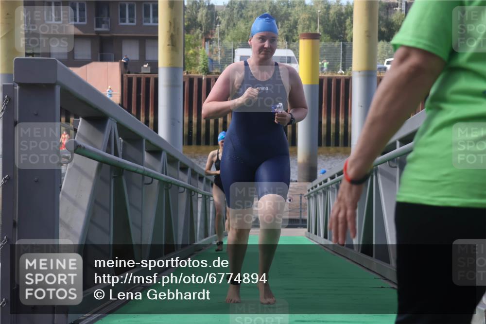 11.08.2024 - GEWOBA Citytriathlon Bremen Lena Gebhardt http://msf.ph/oto/6774894 11.08.2024 10:11:38 Schwimmen 2, 18, 32, 35, 44, 66, 91, 94, 101, 111, 113 meine-sportfotos.de