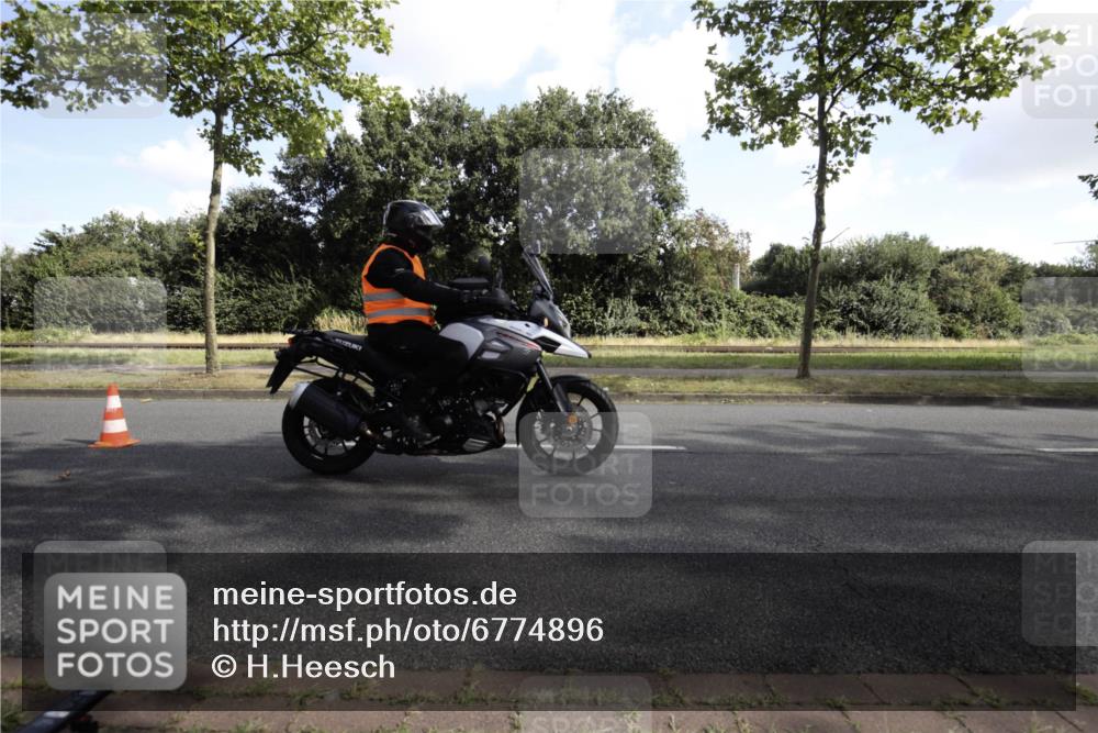 11.08.2024 - GEWOBA Citytriathlon Bremen H.Heesch http://msf.ph/oto/6774896 11.08.2024 10:35:38 Radfahren 30 meine-sportfotos.de
